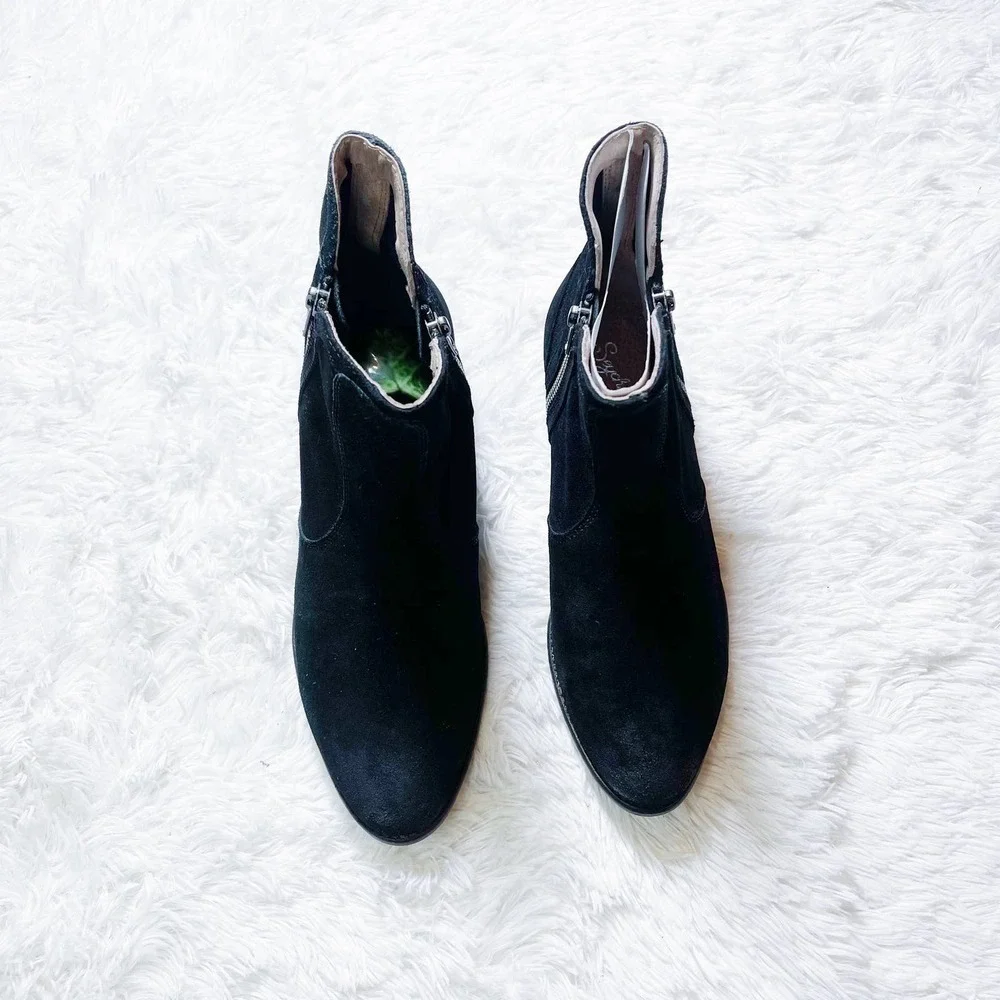 Seychelle's Suede Angle Bootie Side Zippers NWOB SZ7
